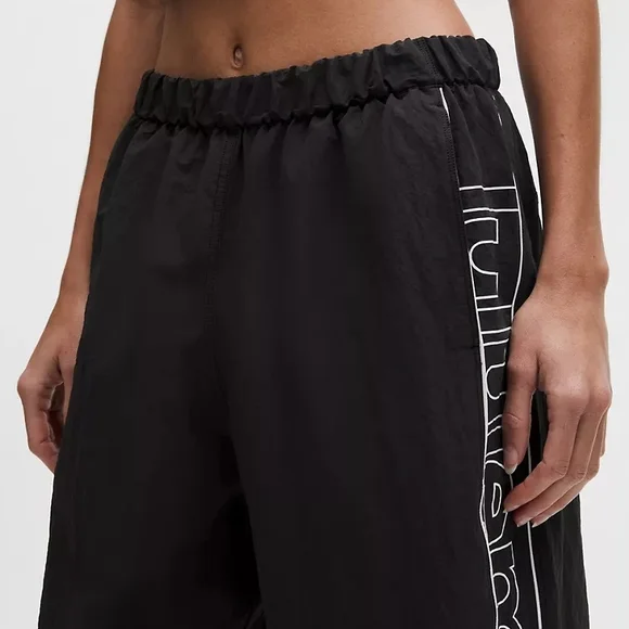 NWT Lululemon Crinkle Nylon Mid-Rise Track Pant
Wordmark - Picture 3 of 8